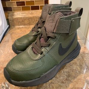 Nike Air Max Goaterra boots